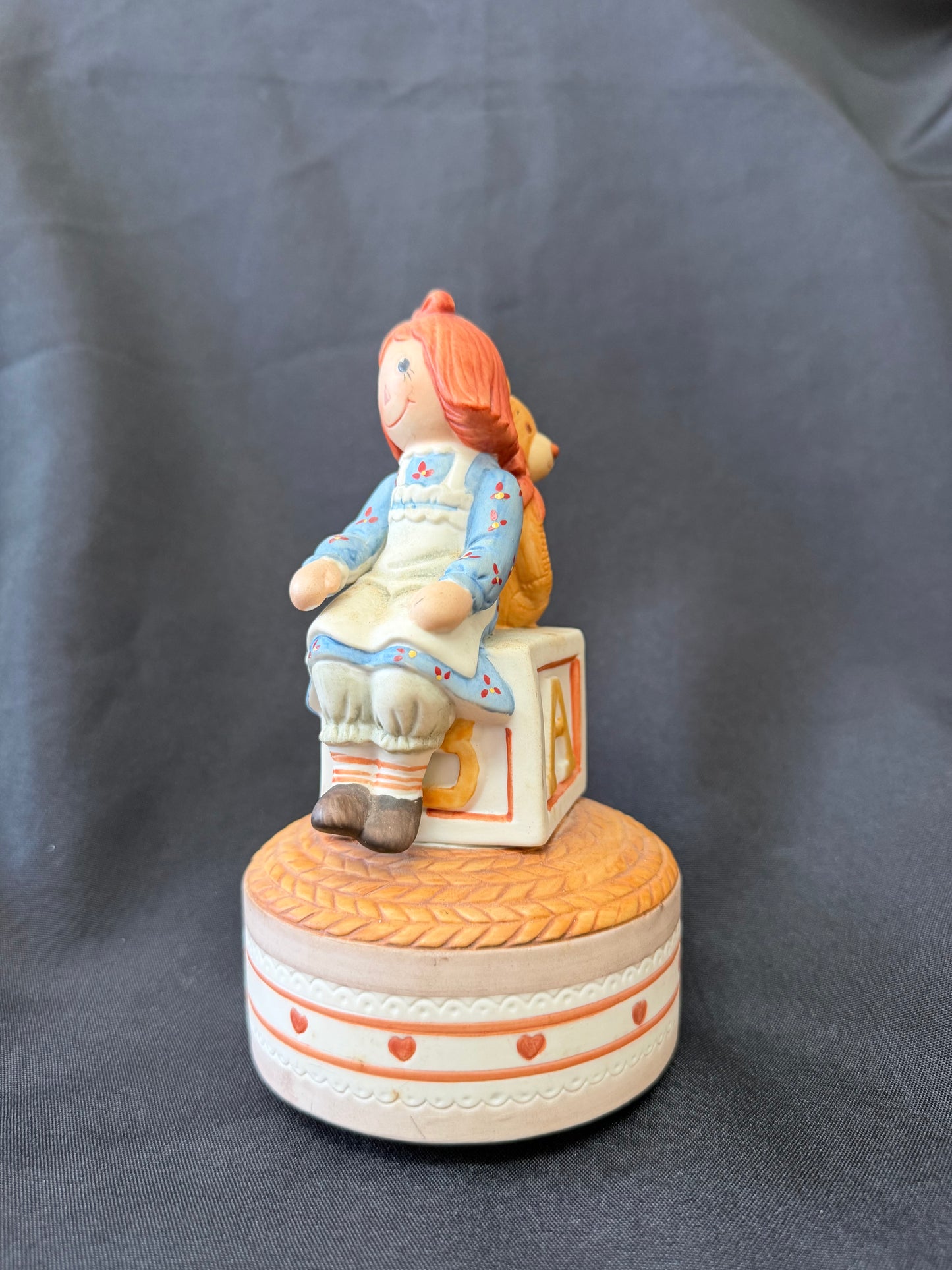 Schmid — Raggedy Ann & Teddy Bear Ceramic Music Box (1982)