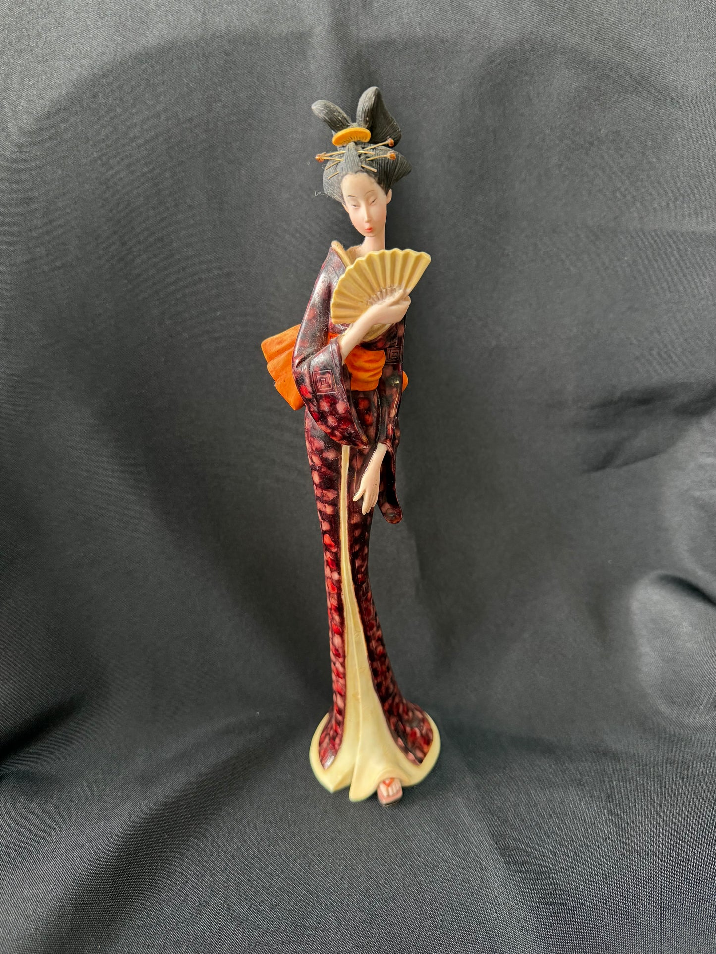 Japanese Maiko Geisha Figurine - Patterned Kimono
