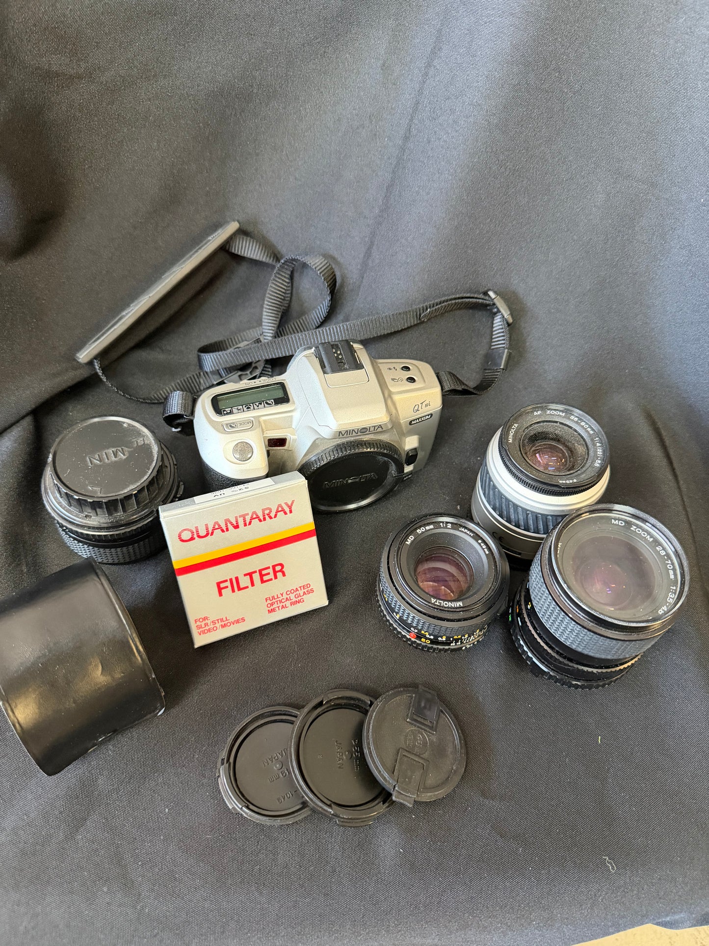 Minolta Maxxum QTsi 35mm film SLR camera - Full Set