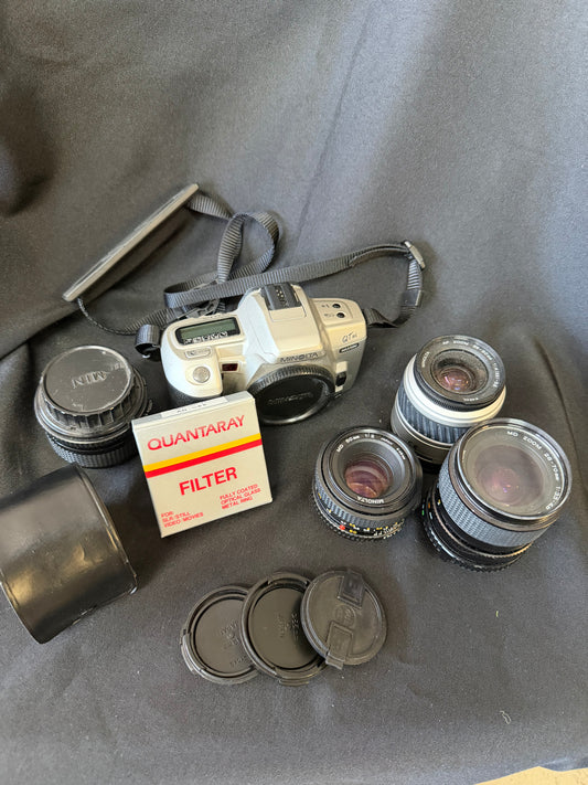 Minolta Maxxum QTsi 35mm film SLR camera - Full Set