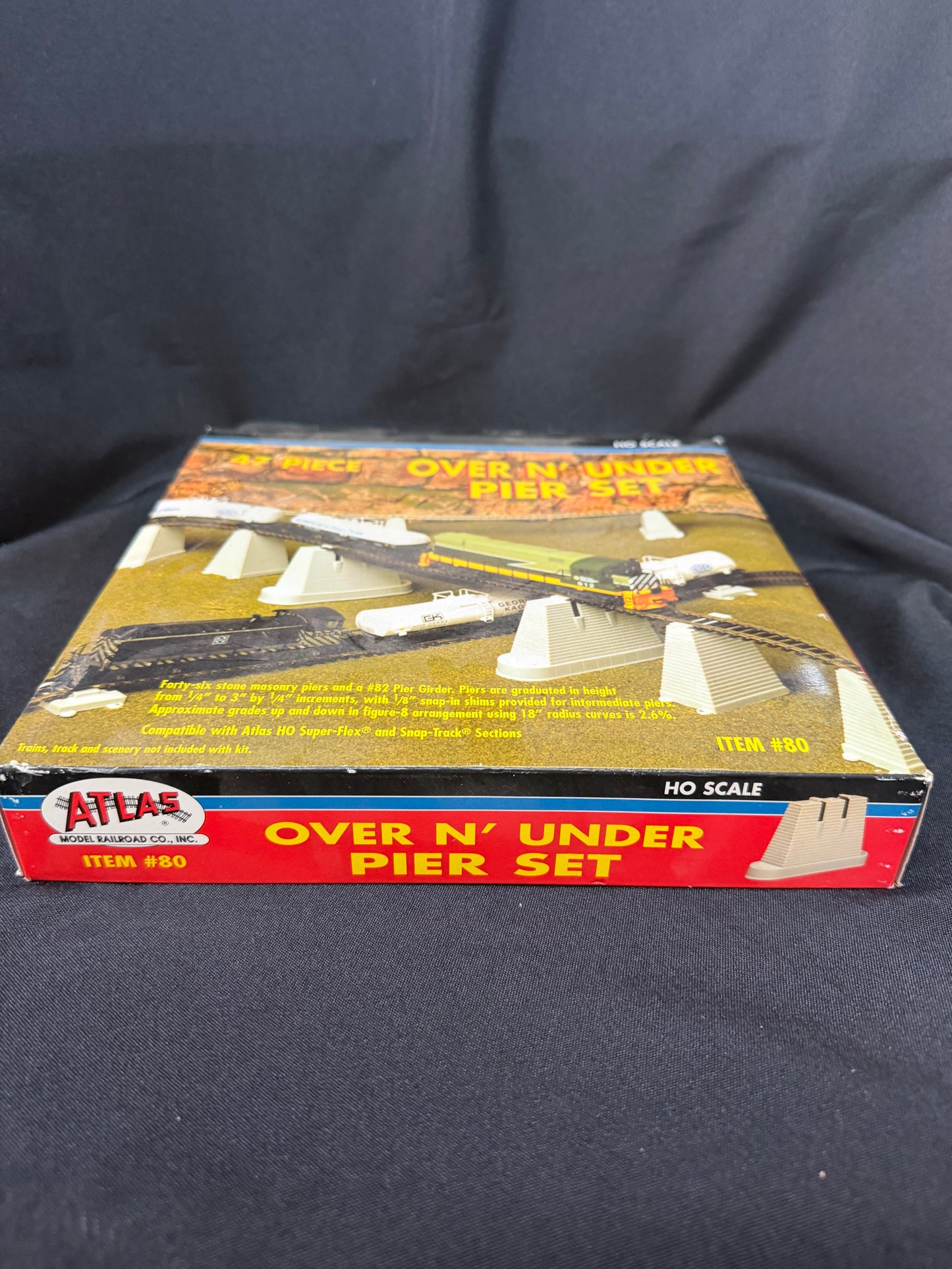 Over N' Under Pier set - Atlas Model Railroad Co., Inc.