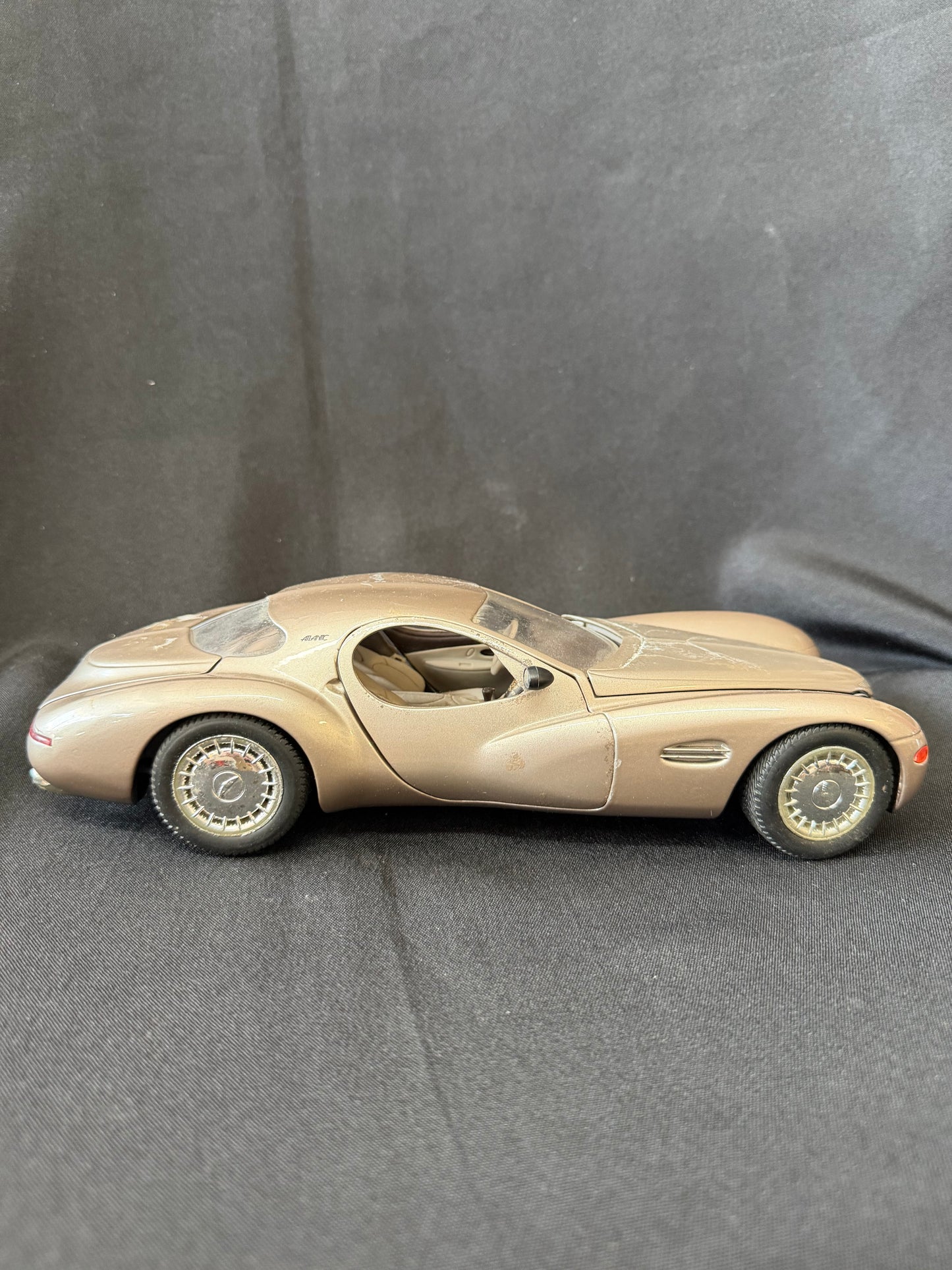 Guiloy 1995 Chrysler Atlantic Concept Car - TLMC 1:18 Scale Diecast