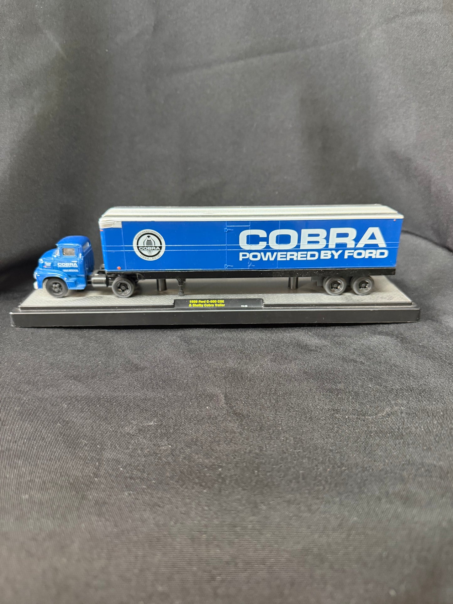 M2 Machines 1956 Ford C-500 COE & Shelby Cobra Trailer
