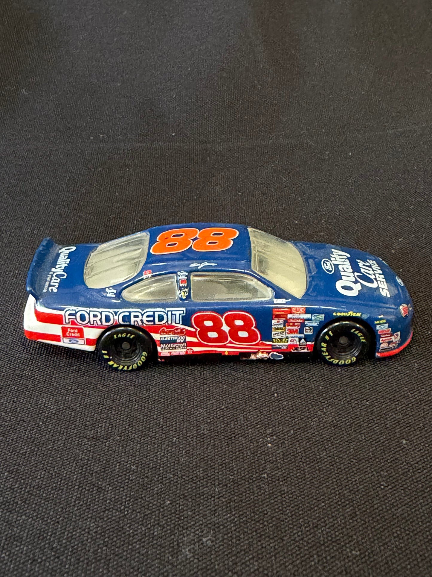 Hasbro Die-Cast – Dale Jarrett #88 Quality Care Ford Taurus NASCAR