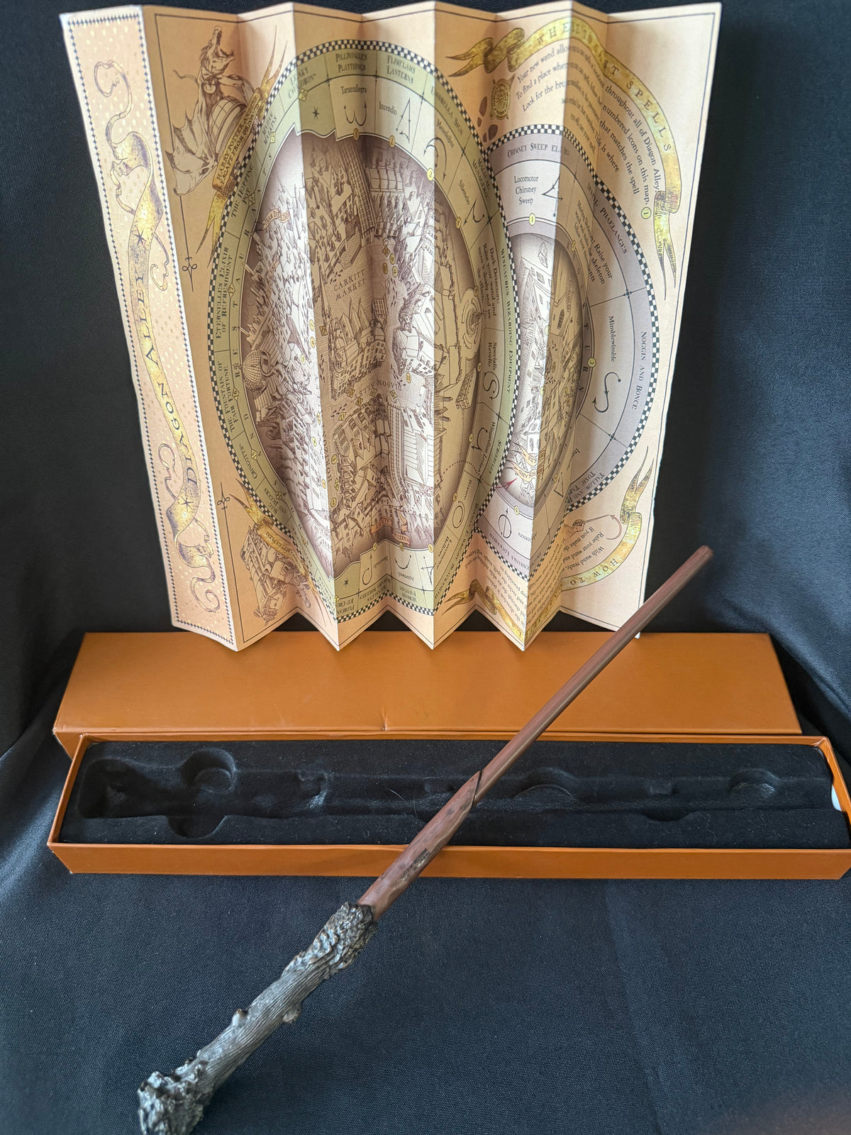 Universal — The Wizarding World of Harry Potter: Diagon Alley Map and Wand