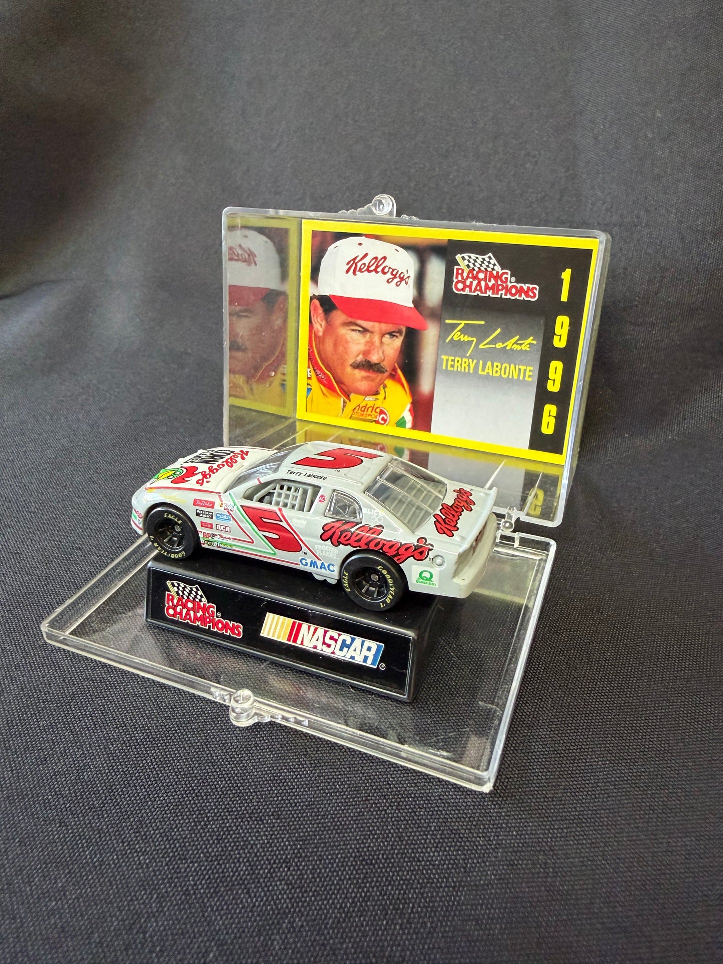Racing Champions Die-Cast – Terry Labonte #5 Kellogg’s Chevrolet Monte Carlo NASCAR
