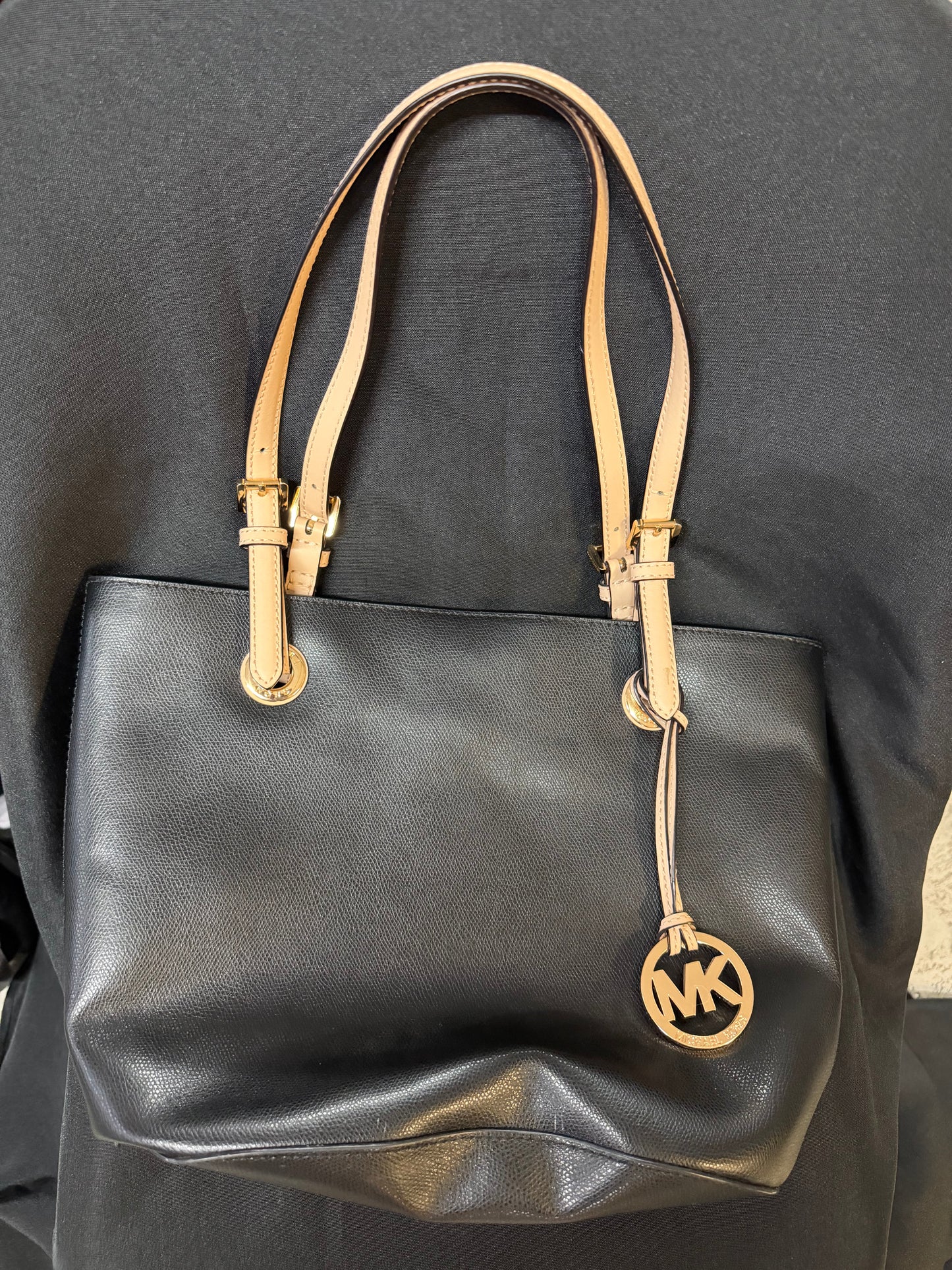 Michael Kors Jet Set Black Leather Tote Bag - Gold tone
