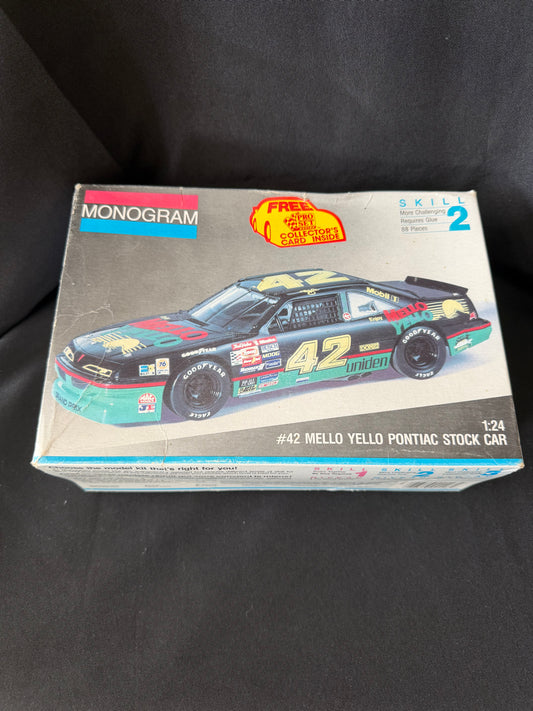 Monogram #42 Mello Yello Pontiac Stock Car 1:24 Model Kit