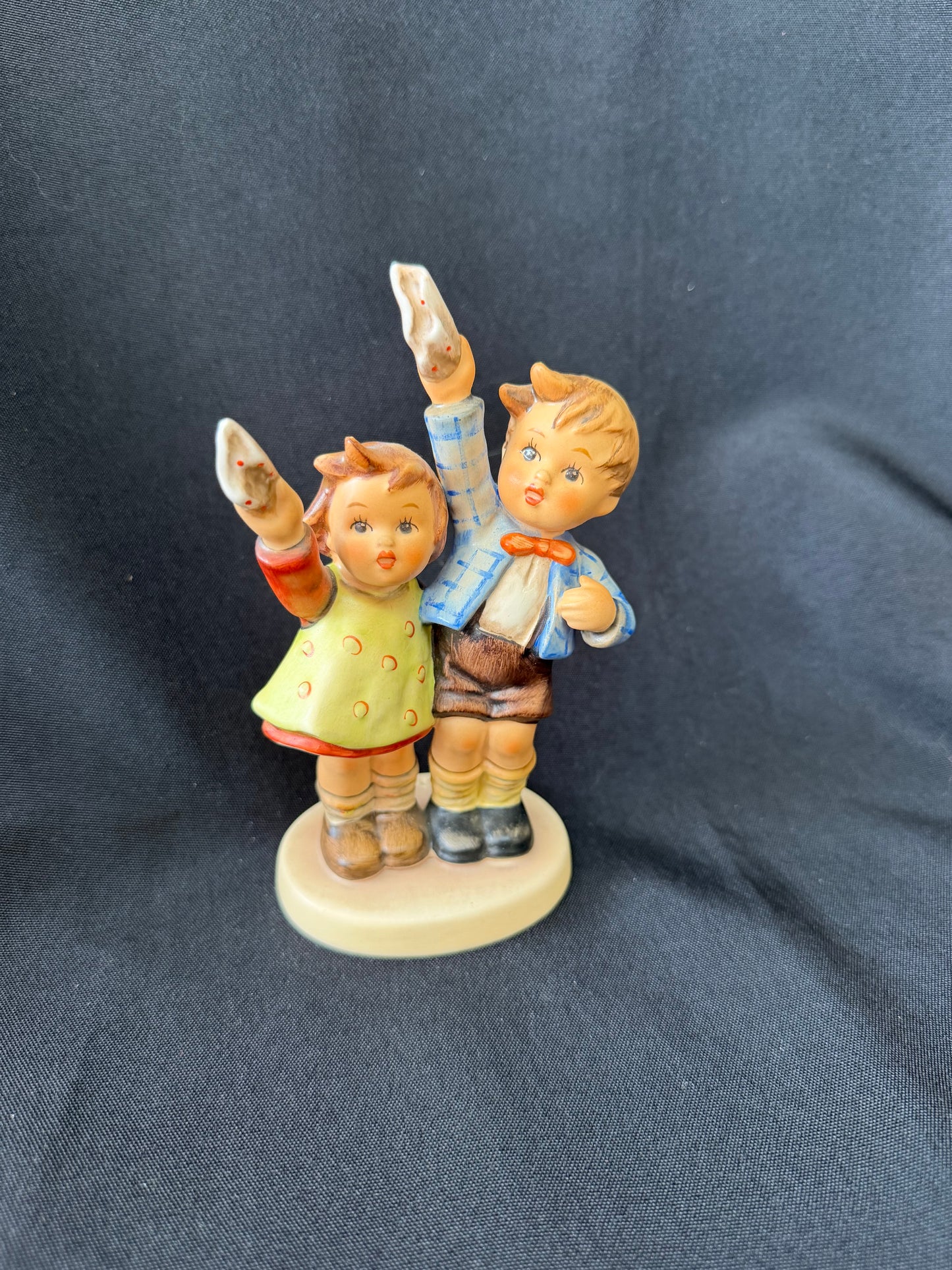 Goebel Hummel "Auf Wiedersehen" Porcelain Figurine