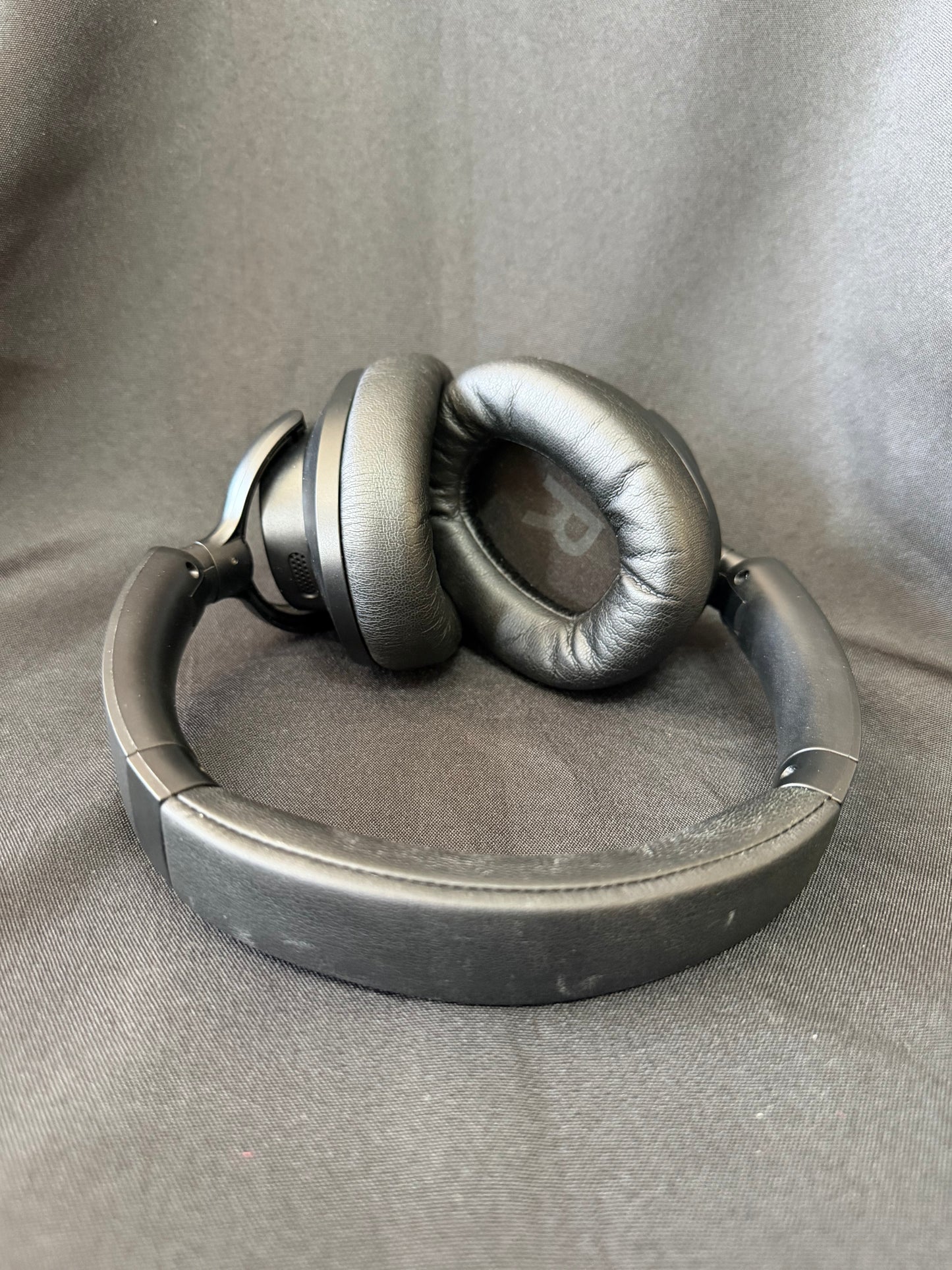 Urbanista Valencia Wireless Headphones - Black