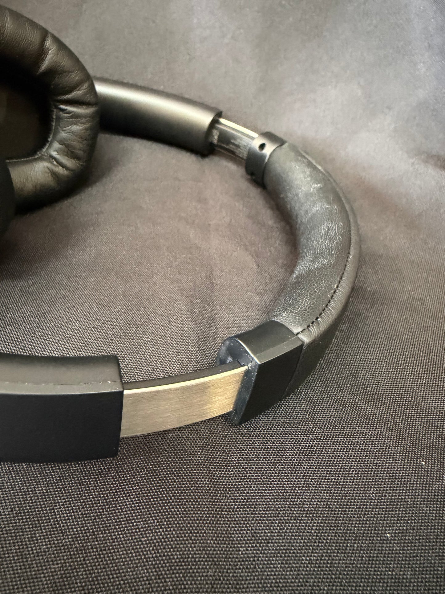 Urbanista Valencia Wireless Headphones - Black
