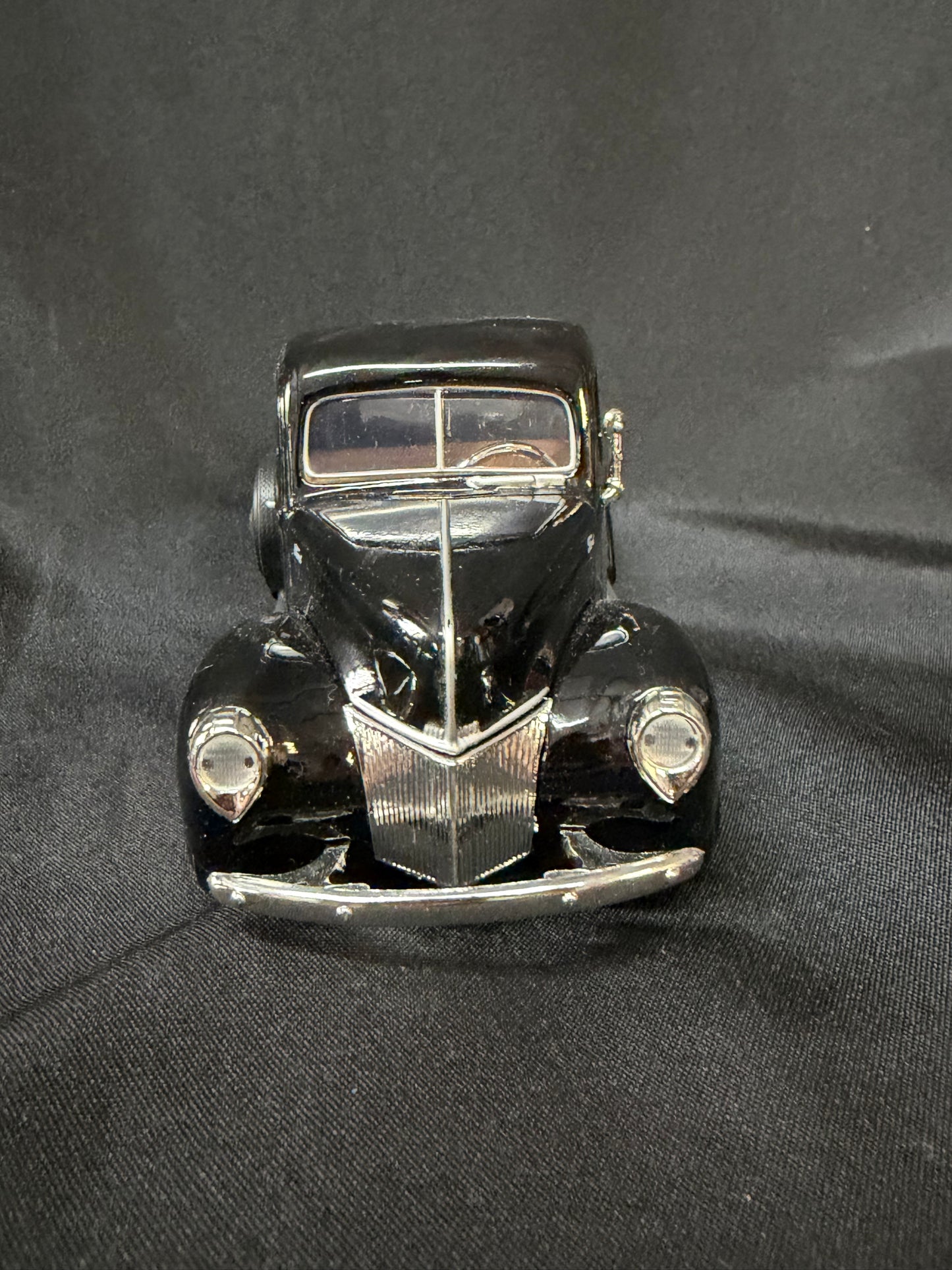 Motor Max Classic 1940 Ford Pickup Die-Cast Truck – 1:24 Scale – Black