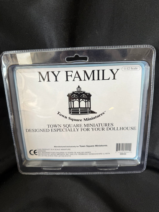 My Family Modern Dollhouse Doll Set — Town Square Miniatures (1:12 Scale)