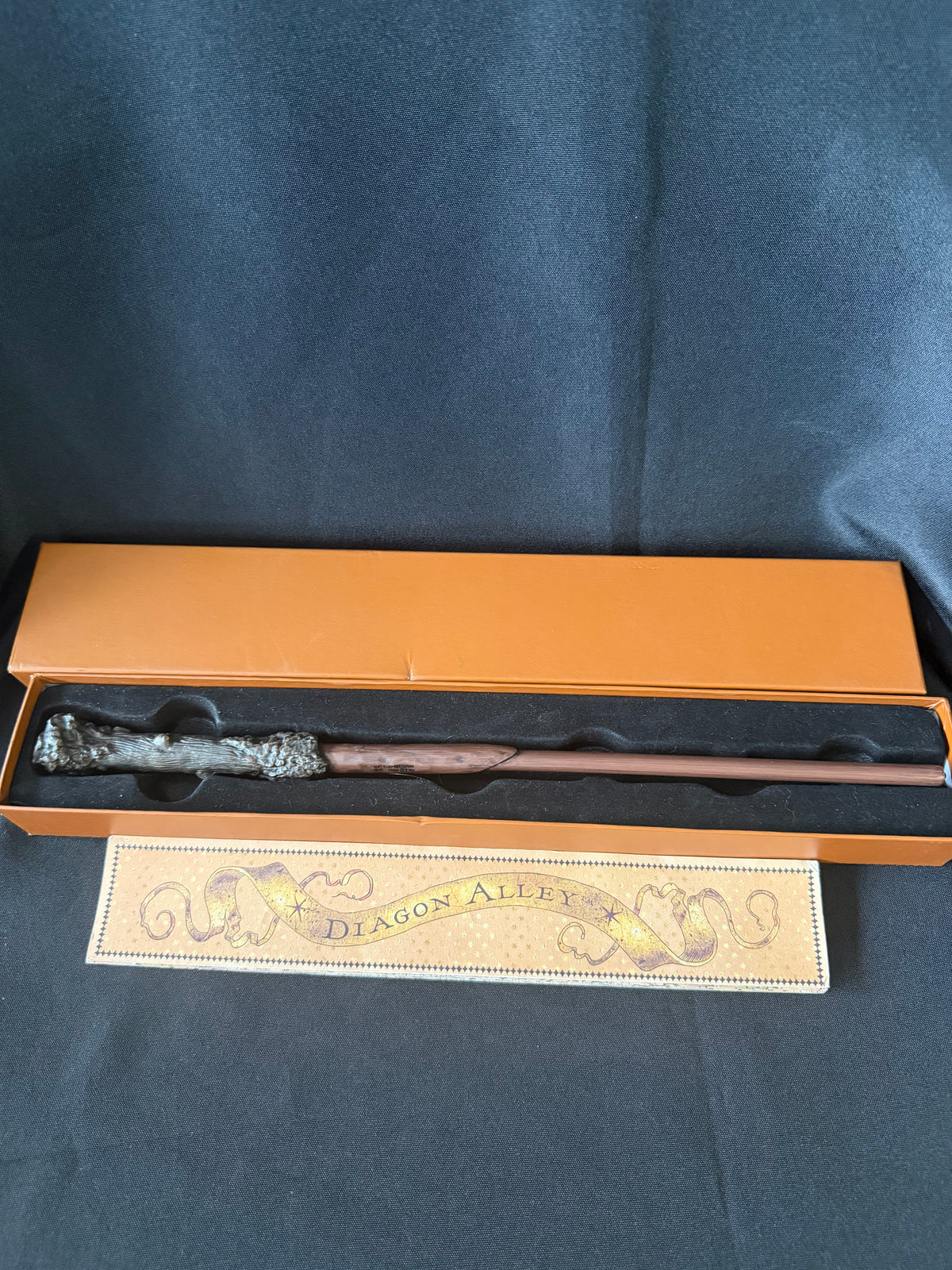 Universal — The Wizarding World of Harry Potter: Diagon Alley Map and Wand