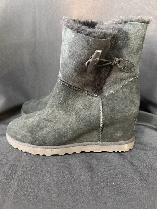 UGG Classic Femme Toggle Wedge Boot Black Suede - Size 8
