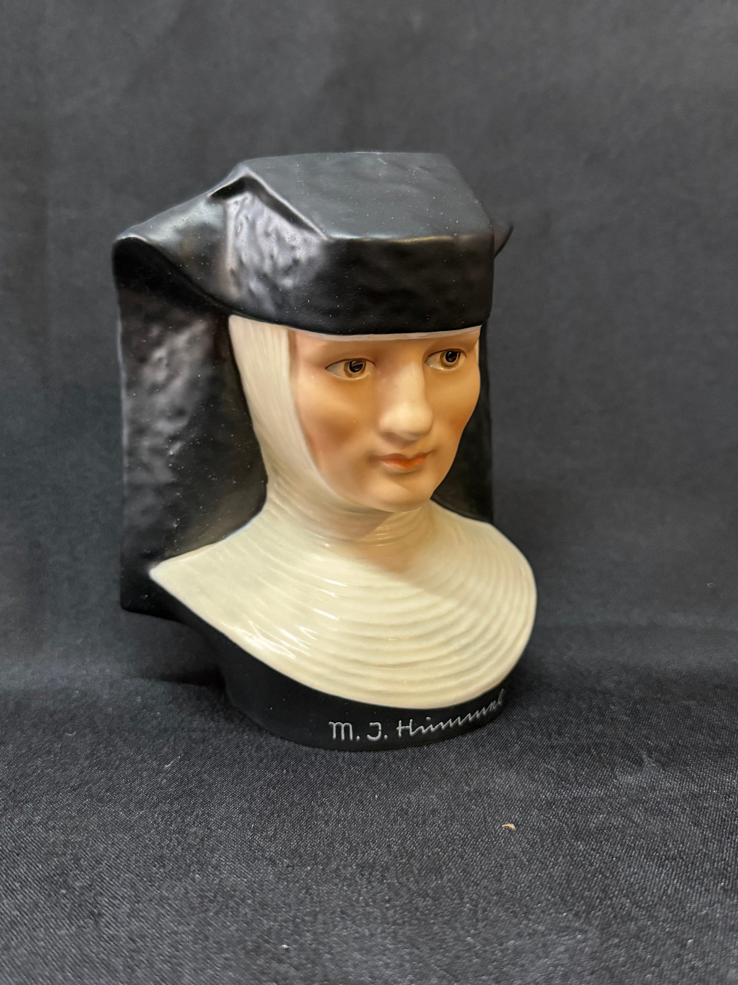 1978 Goebel Sister M.I. Hummel Nun Bust — Collectors Club Edition