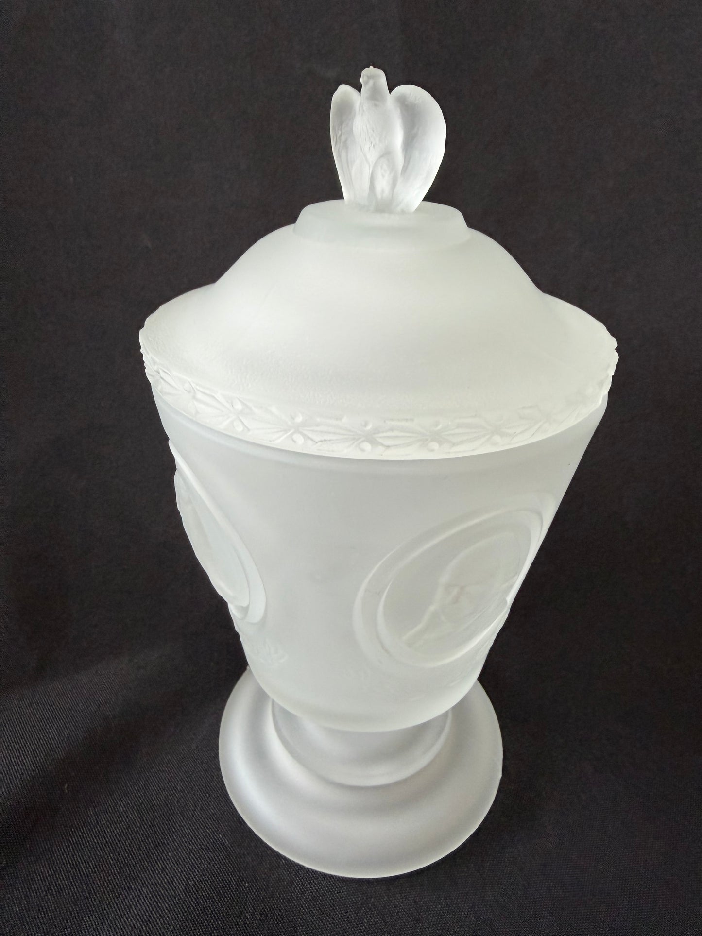 Fenton — 1976 Bicentennial Commemorative Frosted Lidded Candy Dish