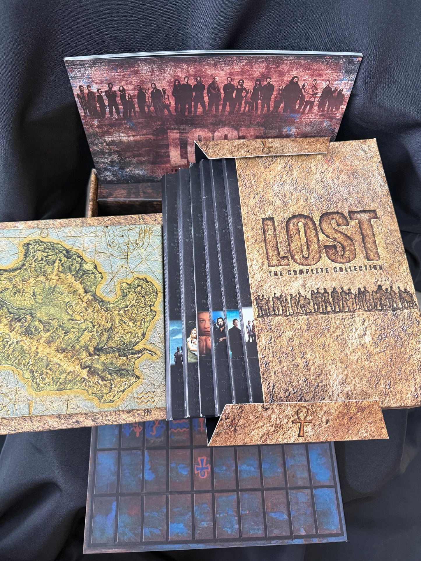 Lost: The Complete Series Ultimate Collection (Blu-Ray, Pyramid Box)
