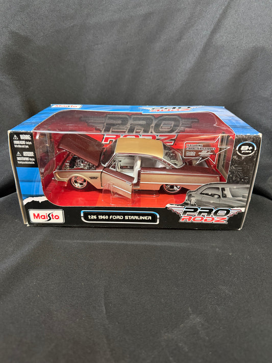 Maisto Pro Rodz 1960 Ford Starliner - Die-Cast (1:26)