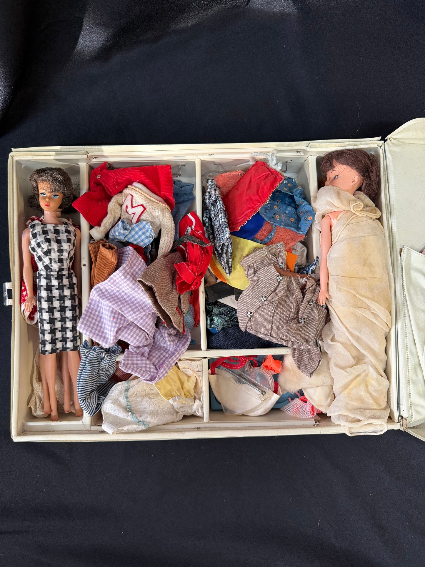1963 Mattel "Barbie and Midge" doll case - includes Dolls and Accessories