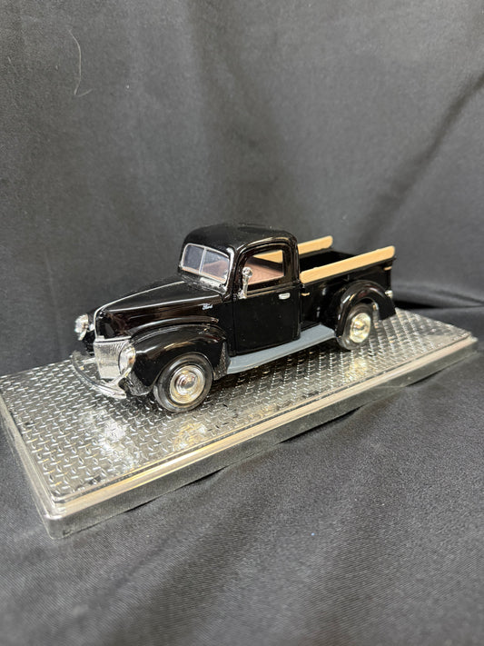 Motor Max Classic 1940 Ford Pickup Die-Cast Truck – 1:24 Scale – Black