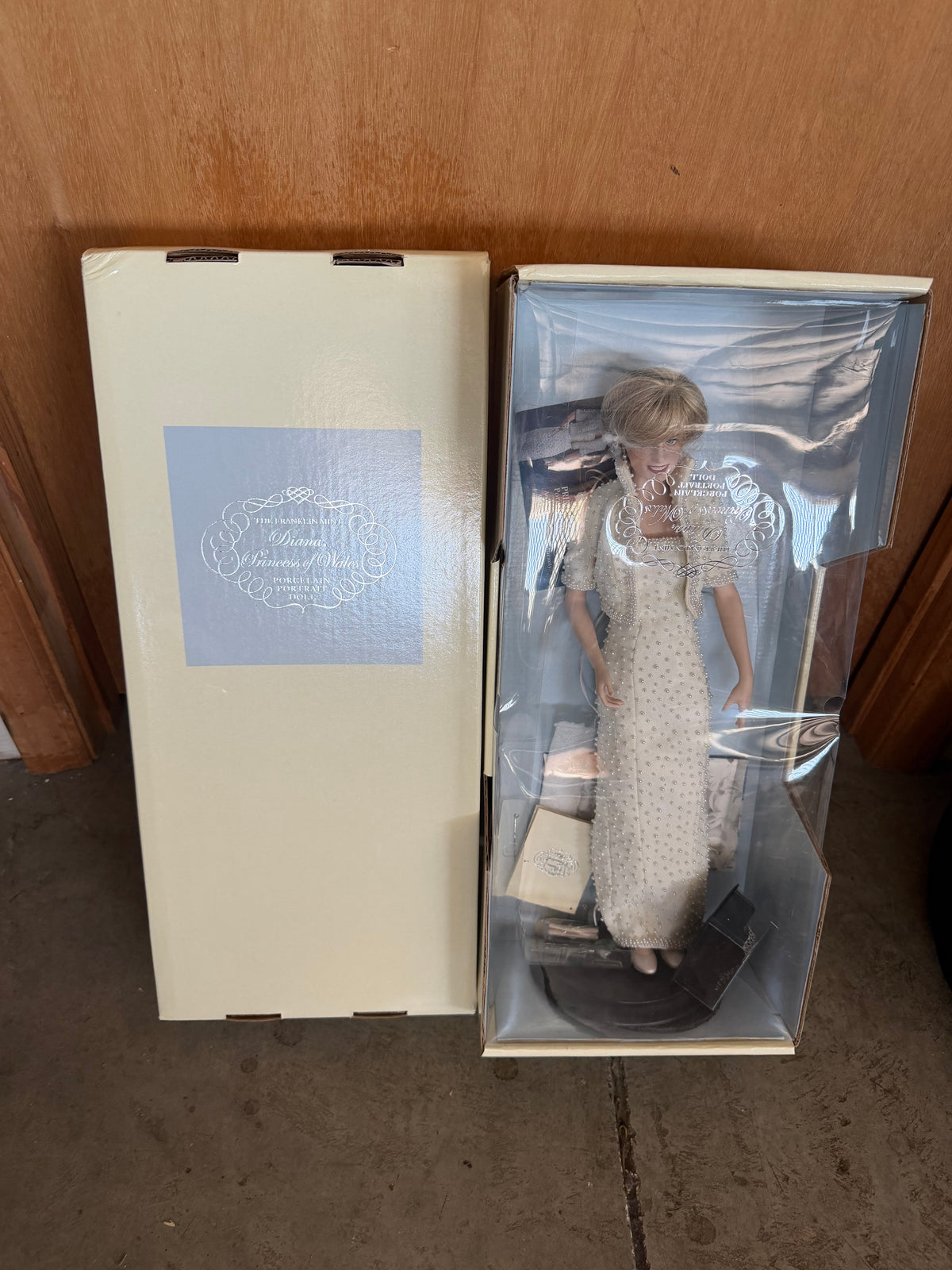 Franklin Mint — Diana, Princess of Wales Porcelain Portrait Doll, 18" (NIB)