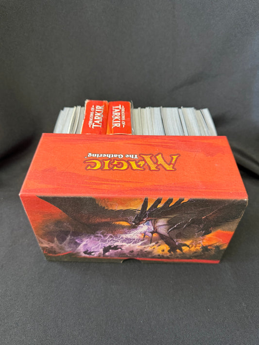 Magic: The Gathering — Card Assortment Stored in Dragons of Tarkir Booster Box