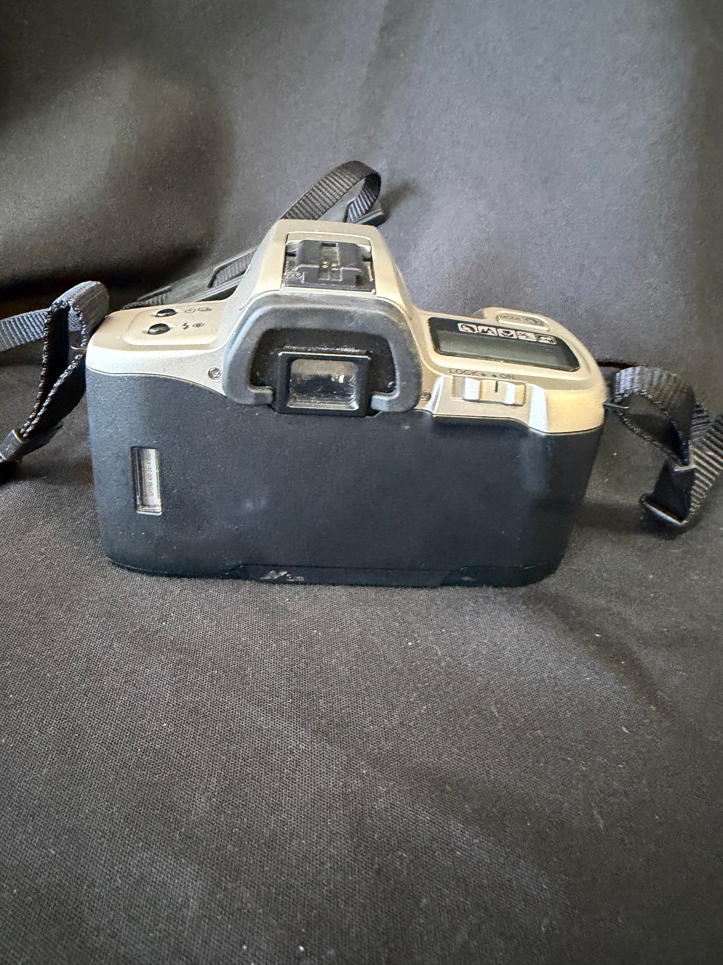 Minolta Maxxum QTsi 35mm film SLR camera - Full Set