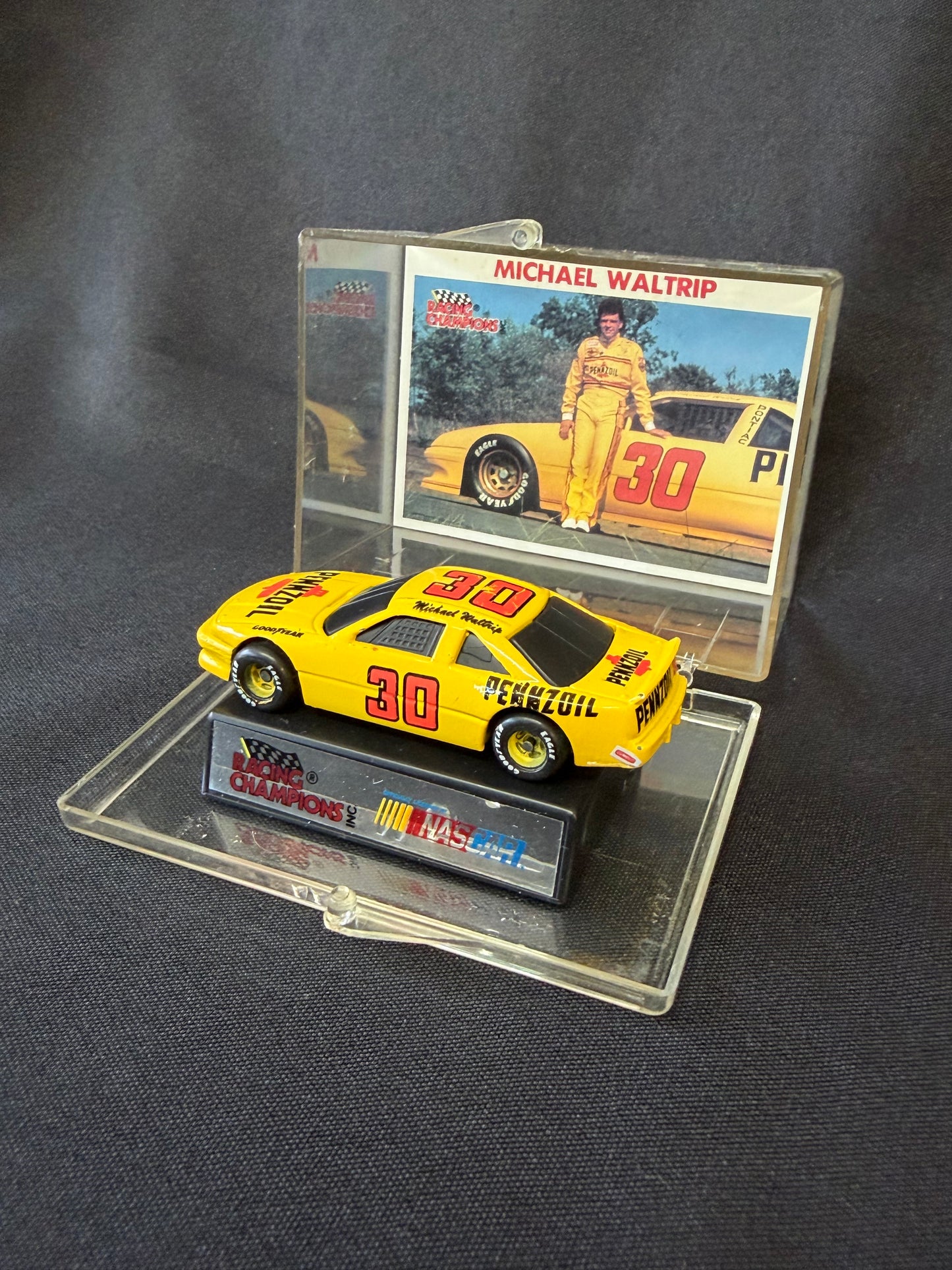Racing Champions Die-Cast – Michael Waltrip #30 Pennzoil Pontiac NASCAR