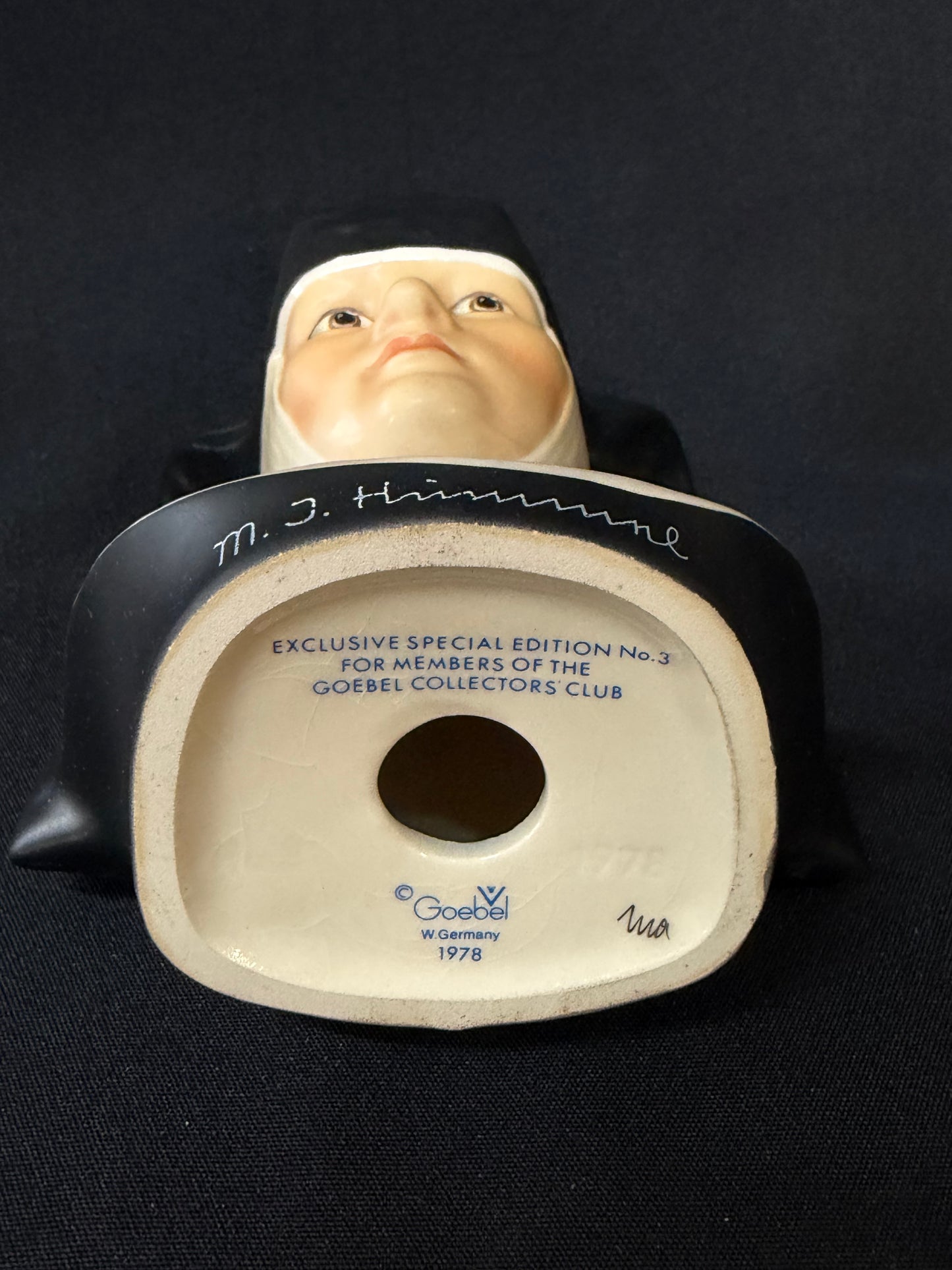 1978 Goebel Sister M.I. Hummel Nun Bust — Collectors Club Edition