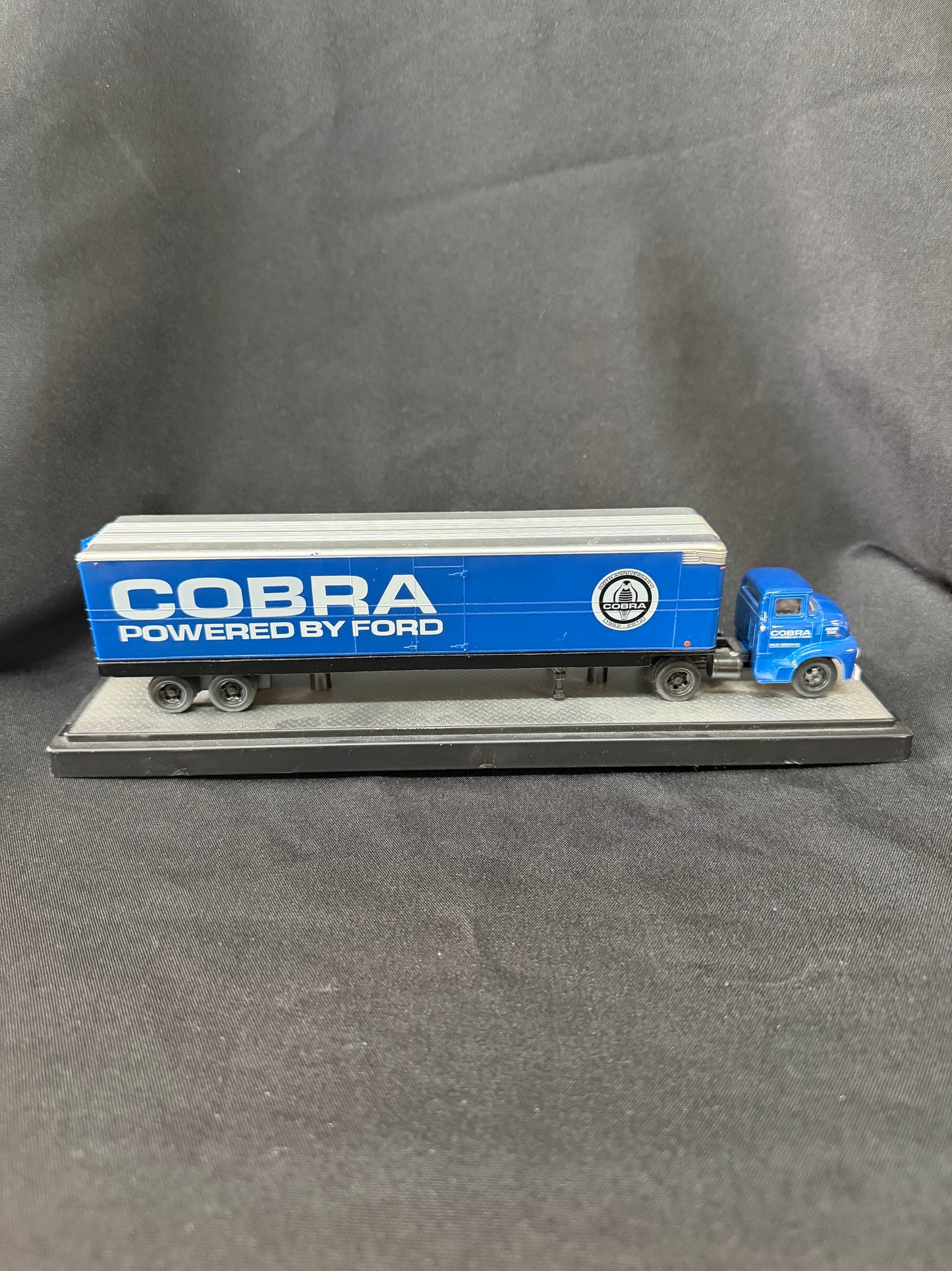 M2 Machines 1956 Ford C-500 COE & Shelby Cobra Trailer