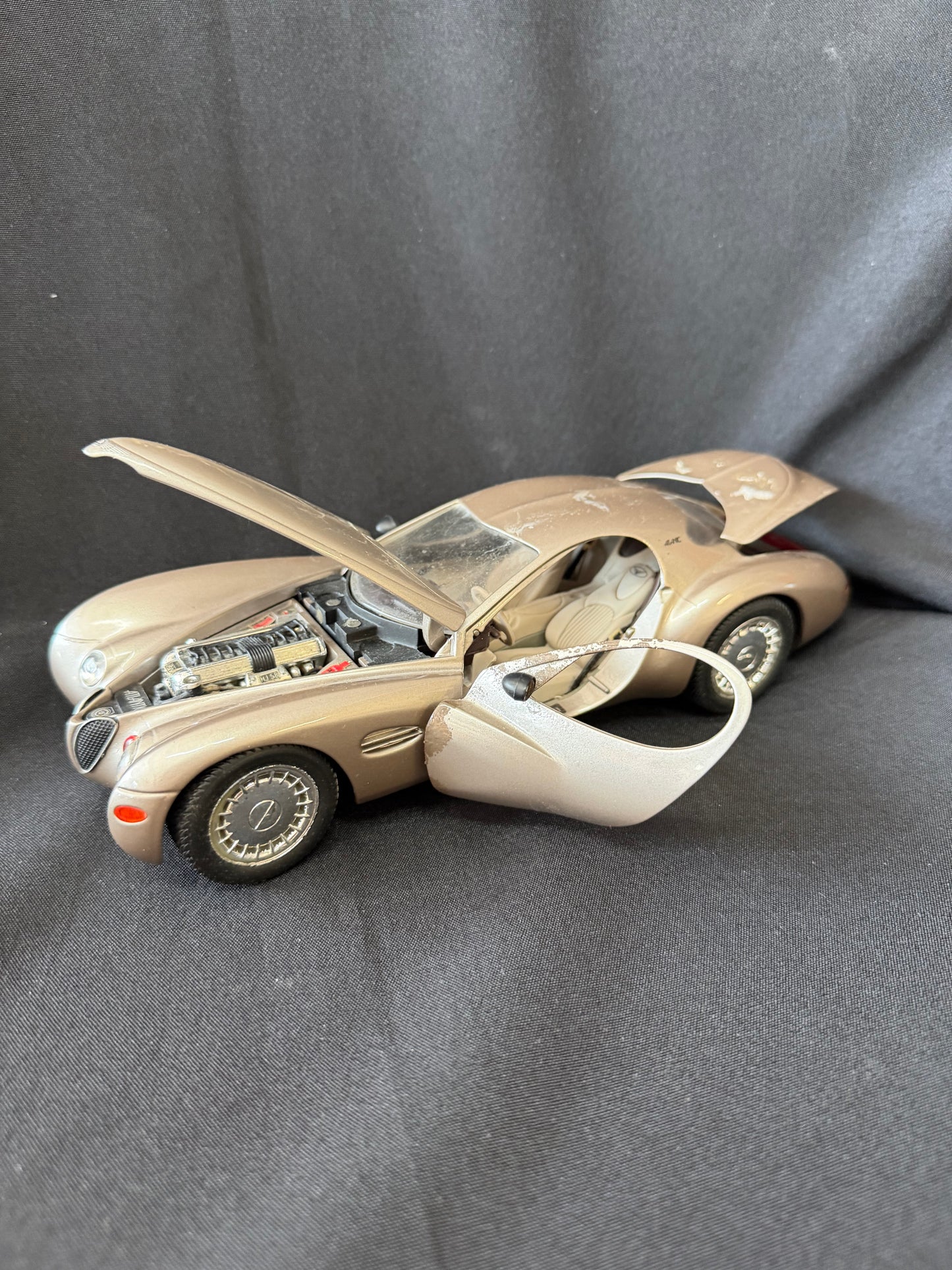 Guiloy 1995 Chrysler Atlantic Concept Car - TLMC 1:18 Scale Diecast