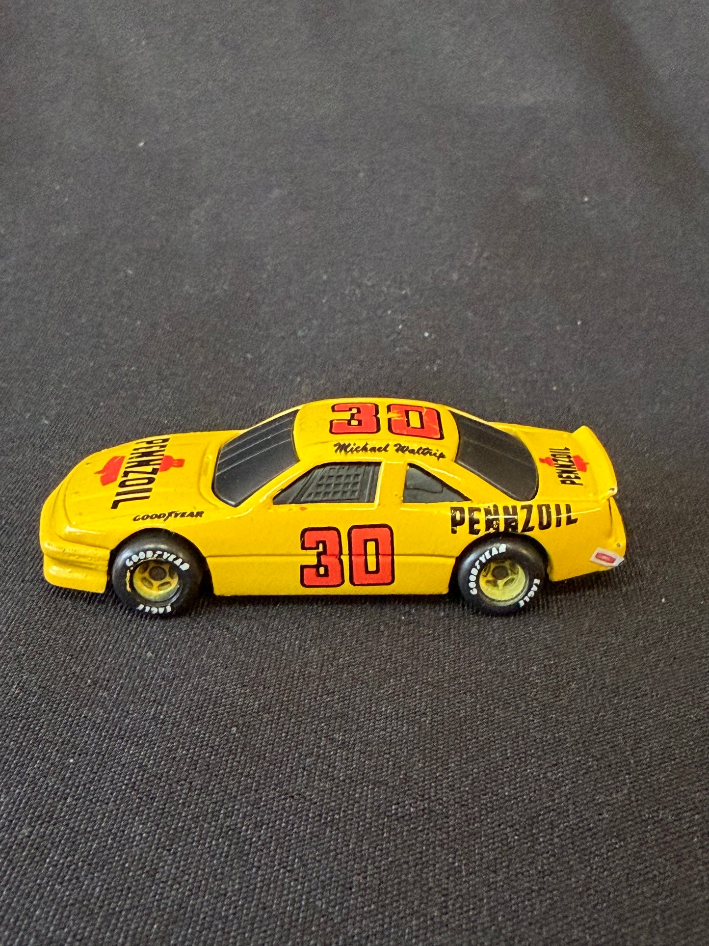 Racing Champions Die-Cast – Michael Waltrip #30 Pennzoil Pontiac NASCAR