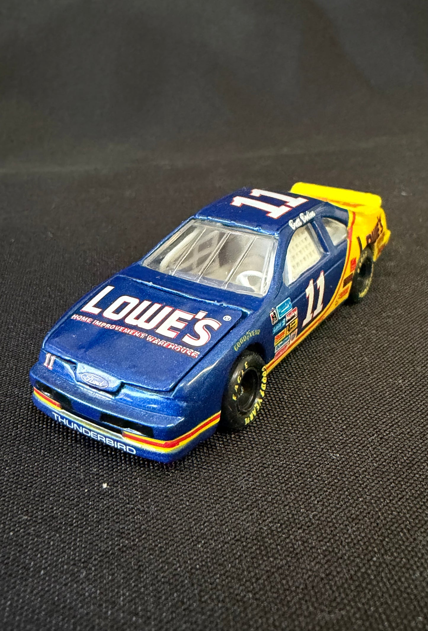 Brett Bodine #11 Lowe's Ford Thunderbird 1991 NASCAR Die-cast Racing Car