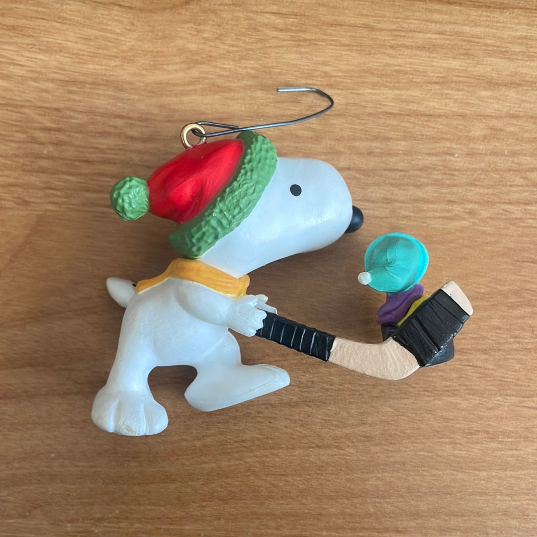Hallmark Keepsake - Snoopy and Woodstock "Hitting the Ice" 1985